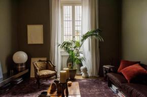 Bright and Quiet 1920's APT in the City Center